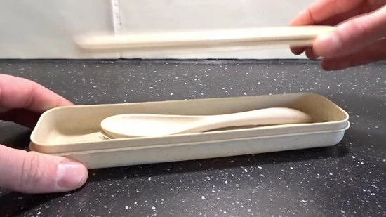 Mes Lepel Vork Set - Portable Doosje - Herbruikbaar - Ecofriendly - Met Beschermhoes - Groen - Usables 2 Mes Lepel Vork Set - Portable Doosje - Herbruikbaar - Ecofriendly - Met Beschermhoes - Groen - Usables - Afbeelding 2