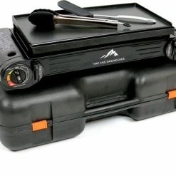 Time And Sandwiches T&S - Draagbaar Dubbel Gasvuur Met Grillplaat En Transportkist - Camping Kooktoestel - Kookstel - Bakplaat - Gasfornuis - 2 Pits - Elektrische Ontsteking - Kookvuur - Kampeer Vuur
