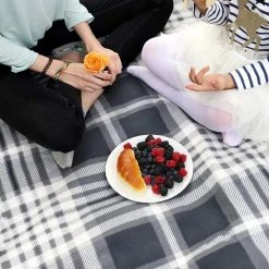 Acaza Groot Picknickdeken Van 195 X 150 Cm, Met Waterdichte Bodem, Opvouwbaar, Stranddeken Of Campingdeken, Deken Voor Buiten, Camping, Park, Tuin, Strand, Grijswit -Mushie  winkel 550x550 614