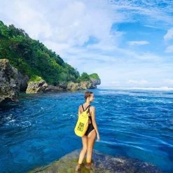 Merkloos Relaxdays Ocean Pack 20 Liter - Waterdichte Tas - Strandtas - Zeilen - Outdoor Plunjezak - Geel -Mushie  winkel 550x550 63