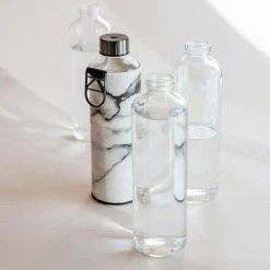 My Equa Equa Glazen Waterfles 750 Ml Mismatch Met Hoes - Stone -Mushie  winkel 550x550 741