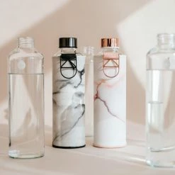 My Equa Equa Glazen Waterfles 750 Ml Mismatch Met Hoes - Stone -Mushie  winkel 550x550 744