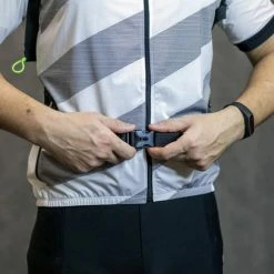 West Biking Ultralichte Drinkrugzak | Lichte Hydro Rugzak | Outdoor Sporten Hardlopen Klimmen Pouch Fietsen Wandelen | Waterafstotende Fiets Rugzak – 10 L Zwart/Grijs -Mushie  winkel 550x552 4