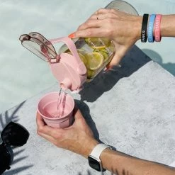 Merkloos Waterfles 2 Liter MET Tas Roze - Armband - Waterfles Met Rietje -Drinkfles Met Rietje - Grote Waterfles - Bottle 2 Liter - Sportbidon - Sportfles Fitness - Waterkan - Gallon - Schenkfles - Waterflessen 12 Merkloos Waterfles 2 Liter MET Tas Roze - Armband - Waterfles Met Rietje -Drinkfles Met Rietje - Grote Waterfles - Bottle 2 Liter - Sportbidon - Sportfles Fitness - Waterkan - Gallon - Schenkfles - Waterflessen -Mushie winkel 550x647